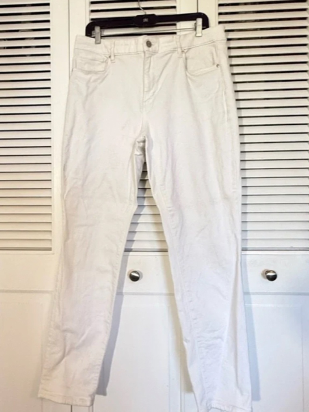 WHBM Mid-Rise Everyday Soft Denim™ Girlfriend Curvy Jeans in White Sz 12 EUC - Picture 5 of 6